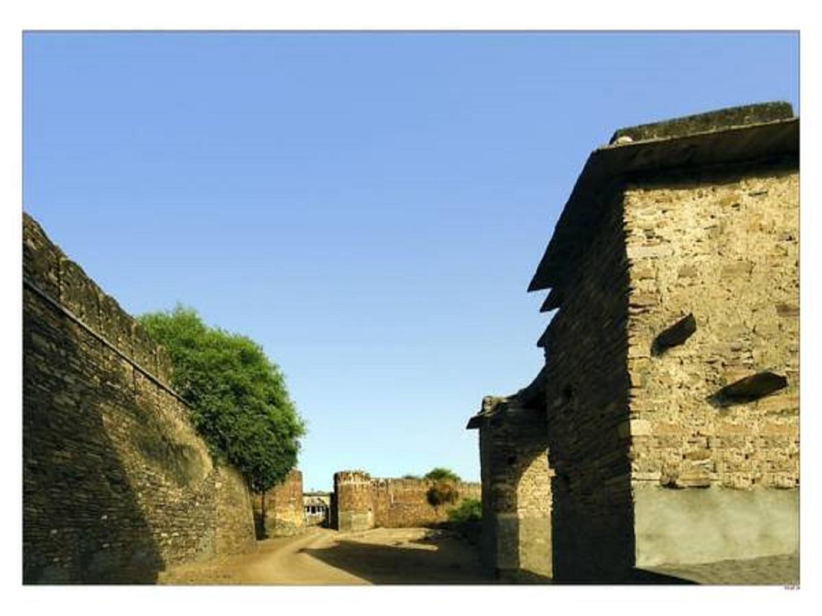 Готель Fort Begu Begun Екстер'єр фото
